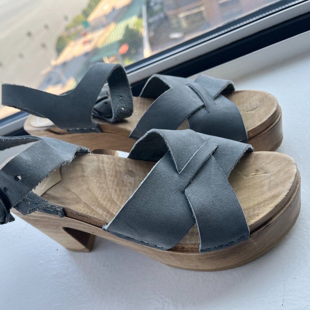 NO. 6 STORE - CROSS-STYLE PLATFORM SANDAL CLOGS - SKY BLUE NUBUCK - 39 EUC